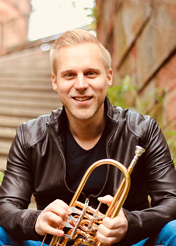 Porträt von Marc Kienle mit Trompete